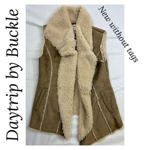 💰LAST CHANCE 💰✨ Daytrip by Buckle NWOT Vest 💕
